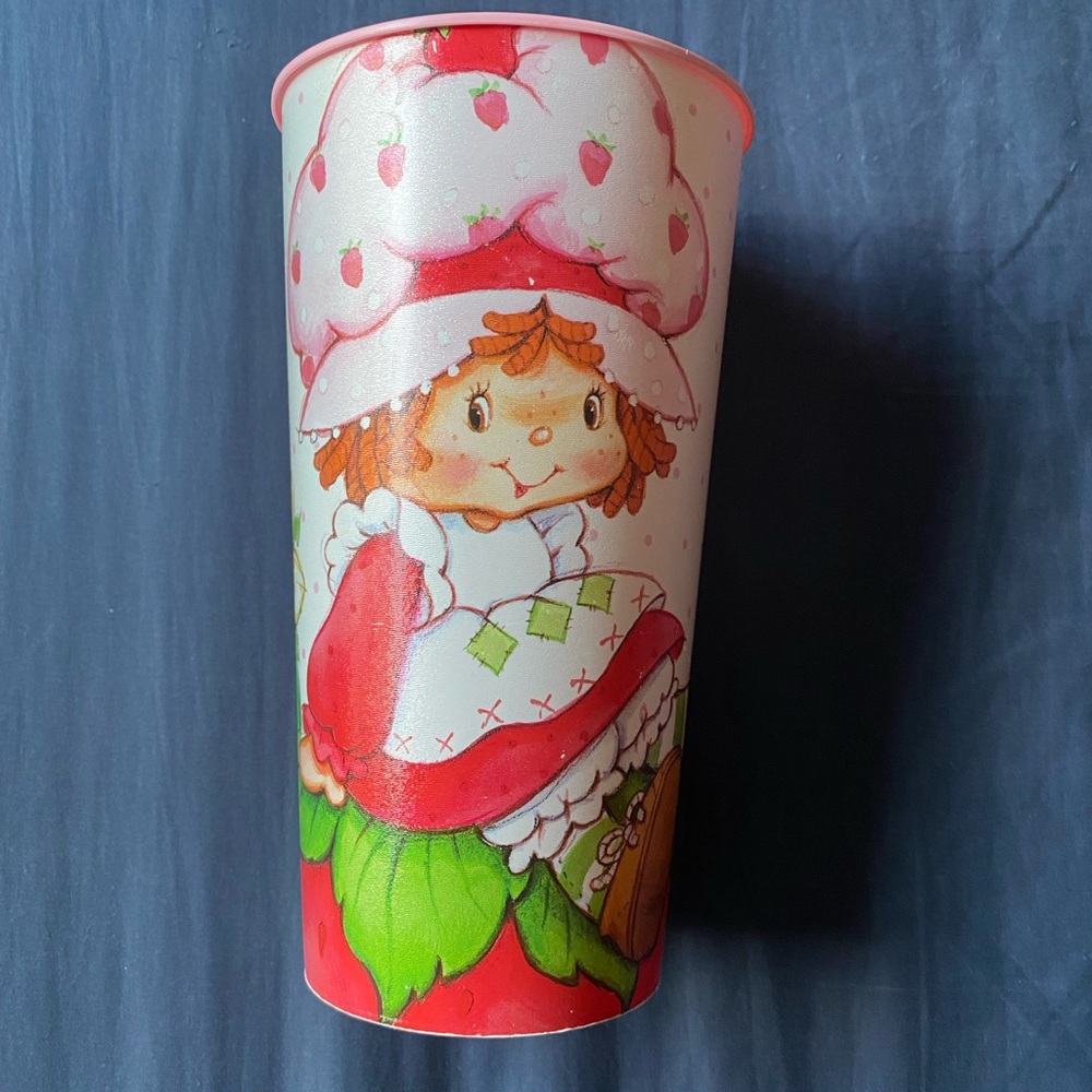 New Strawberry Shortcake 32 Oz Cup